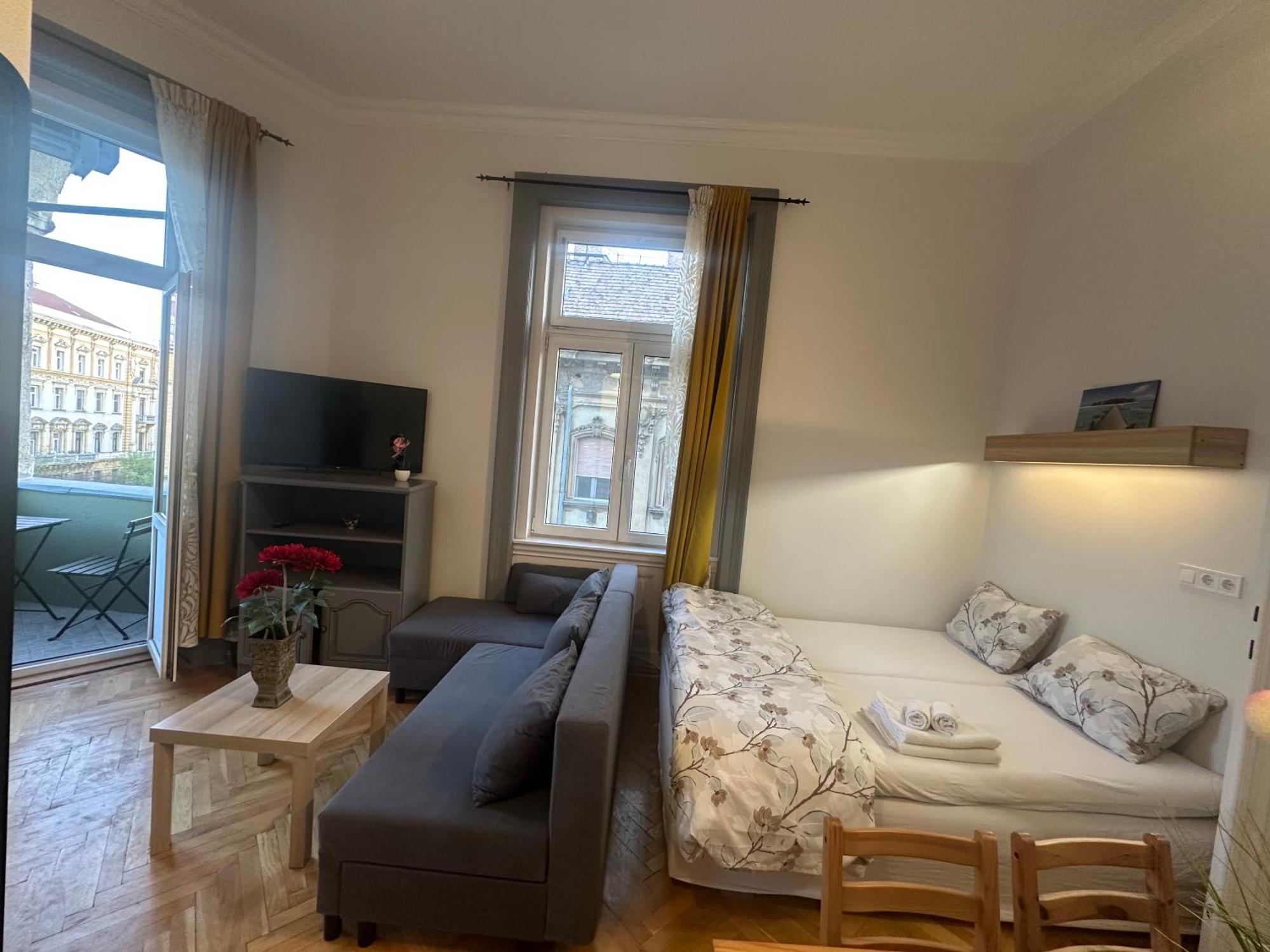 Saffron Apartment City Center Panorama Balcony Budapest Exterior photo
